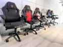 Czarny fotel obrotowy dla gracza i do biurka Carrera M Black