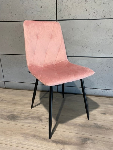 Różowe krzesło tapicerowane Borgo Velvet Pink marki Lugano Różowe krzesło tapicerowane Borgo Velvet Pink marki Lugano