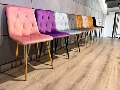 Różowe krzesło tapicerowane Borgo Velvet Pink marki Lugano Różowe krzesło tapicerowane Borgo Velvet Pink marki Lugano